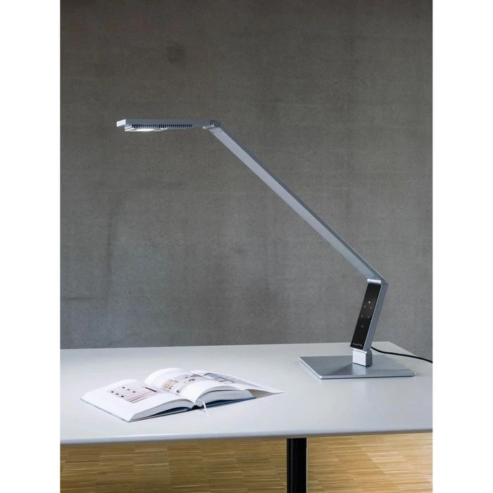 Luctra Schreibtischlampe Table Pro 2 Linear LED, Standfuß, Dimmbar, USB, Silber 8 Luctra Schreibtischlampe Table Pro 2 Linear LED, Standfuß, Dimmbar, USB, Silber – Bild 6