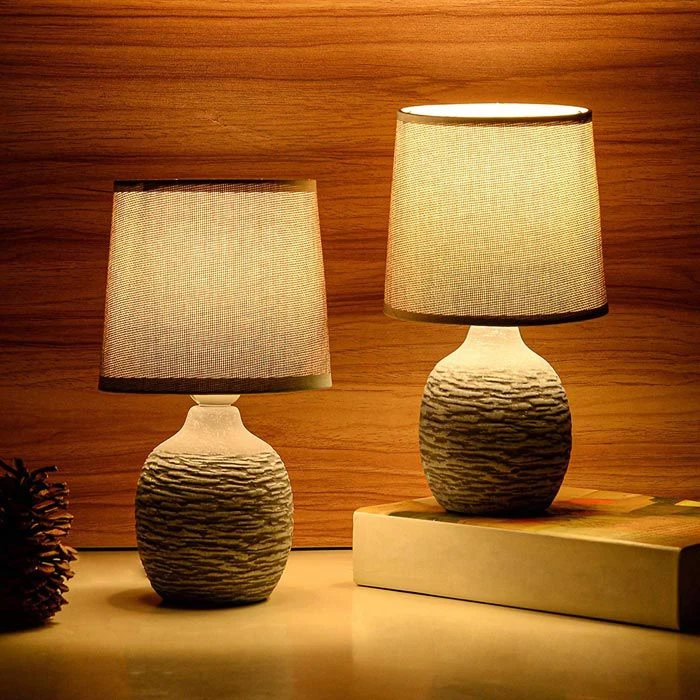 Schreibtischlampe BRUBAKER Grau, Leinen-Schirm, Steingut-Standfuß, 2 Stück 4 Schreibtischlampe BRUBAKER Grau, Leinen-Schirm, Steingut-Standfuß, 2 Stück – Bild 2